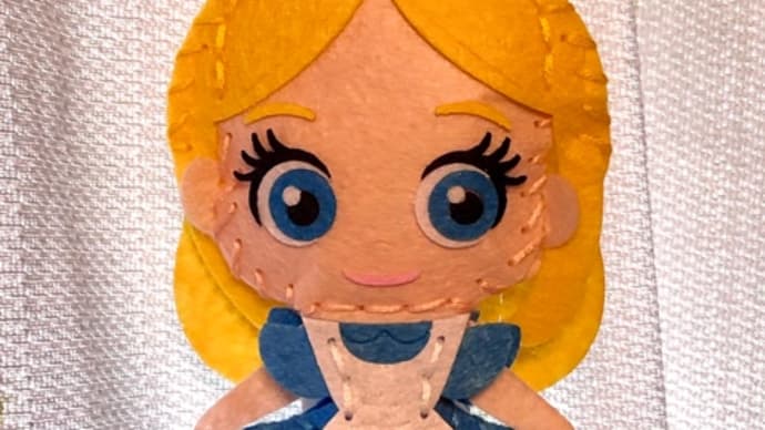 アリスのマスコット人形