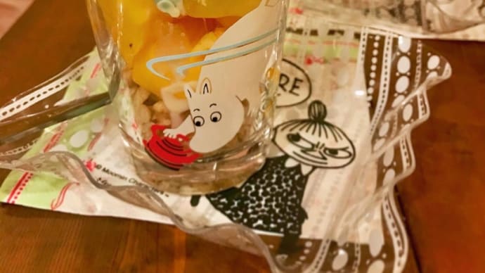 * おうちカフェ★手作り台湾カステラ風のパフェにポッキー *