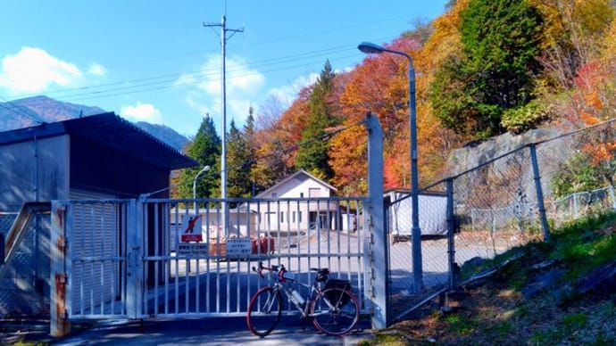 紅葉真っ盛りの滝越へ