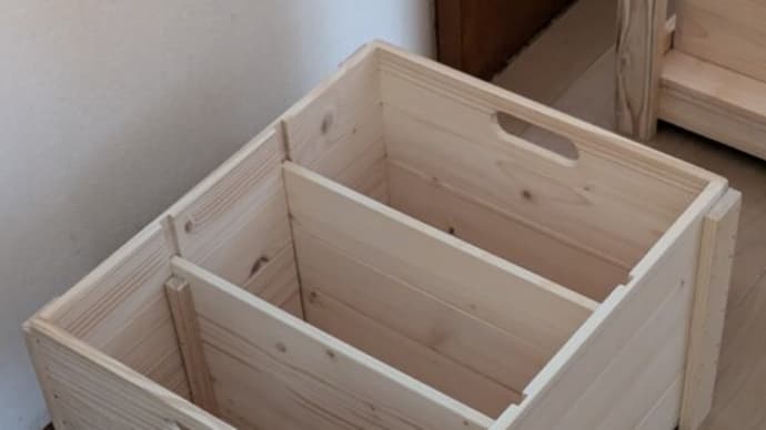 白木箱に足台を作ってもらいました