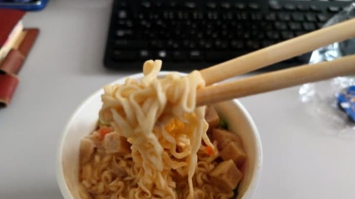 日清食品株式会社のフレンチカップヌードル チキンのシュプレームソース味トリュフ風味