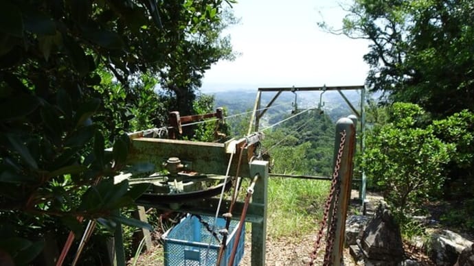小笠神社の日影で風を感じて小休止