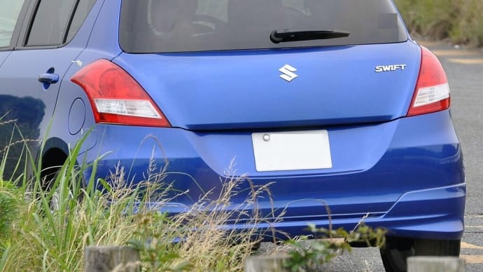 走りの良いコンパクトカー 乗ってて楽しいスイフト RS 旧車かな?