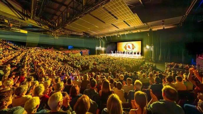 神韻、フランス全72公演で観客15万人を魅了