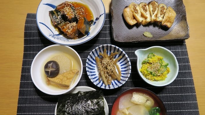 大学かぼちゃ、油揚げの納豆包焼、小鉢3品、炊屋食堂の田舎定食・・・田舎の味。