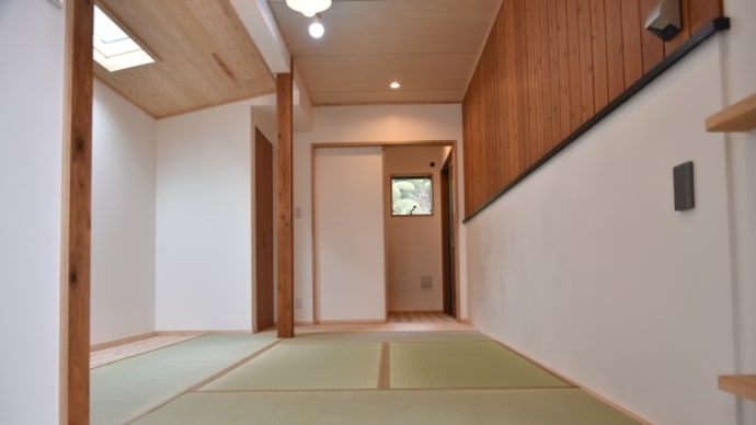 藁床は県内産で畳表は熊本のひのみどり（布団を干して寝起きの準備万端）