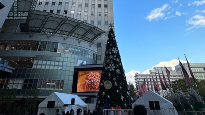 巨大クリスマスツリー、広島市の基町クレドに再び登場！年末商戦が始まります