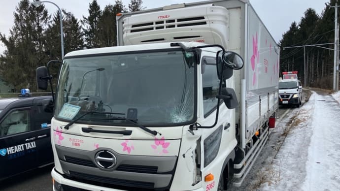 北海道で馬鹿ジジイが7t車に打つかり自業自得でくたばる