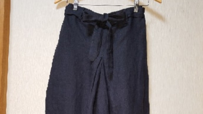 プリーツの入ったワイドパンツ クリーマに出品中