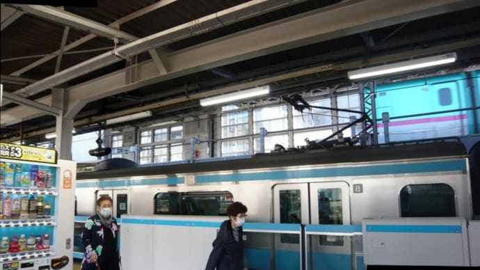 E233系の京浜東北線車両の上、【神田駅ホーム：京浜東北線】　2021.OCT