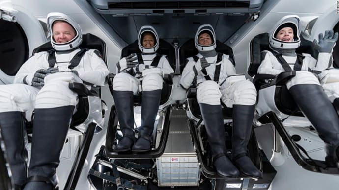 史上初!民間人だけの宇宙旅行!AIによる全自動宇宙船スペースX