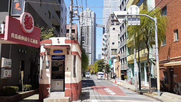月島の路地を行く
