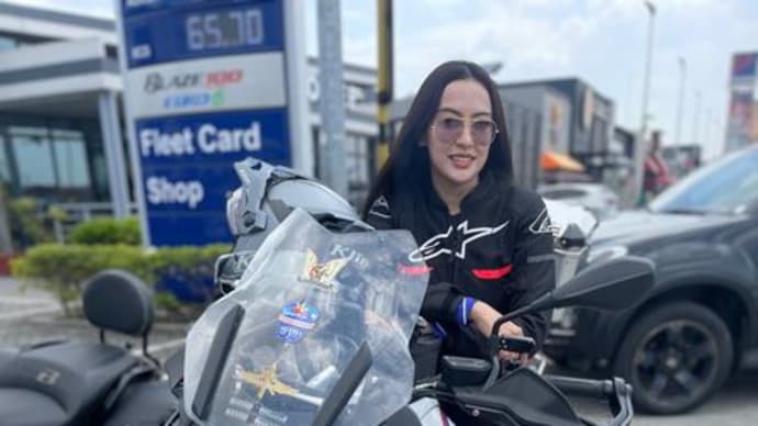 モーターバイクとモカ・ウソン