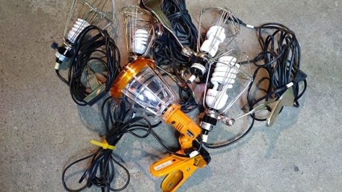 夜間照明はLED投光器に・・・