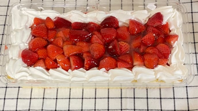 コストコのストロベリースコップケーキとシーフードペスカトーレとカットぶなしめじ