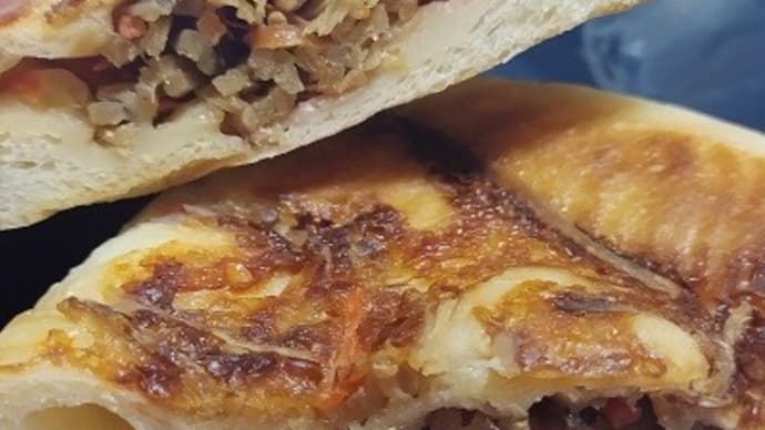 【05/23朝食】金平ごぼうとベーコンのパニーニ、結構味付けが濃いんですけどね:D