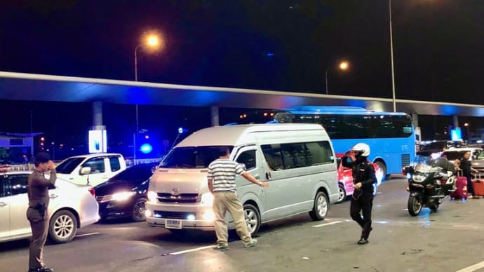 バンコク空港までパトカーと白バイに連れられて 逮捕 保坂兄弟(保坂学と耕司)のタイ旅行part4