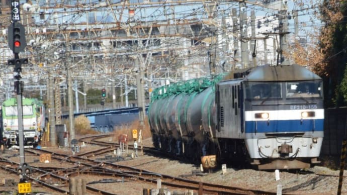 EF210-155【鶴見駅脇：東海道貨物線】　2023.12.18