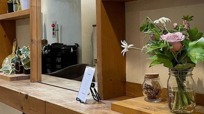 お花のプレゼントを頂きました!シェノン梅ヶ丘の月をイメージしたかわいいお花🌺