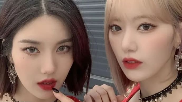 Eunbi and Sakura cover Irene & Seulgi's "Monster" (IZ*ONE)