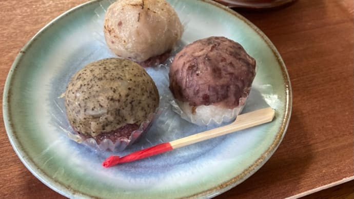 重陽なので、栗は森のおはぎ、菊はカモミールティーでクリアとしておこう