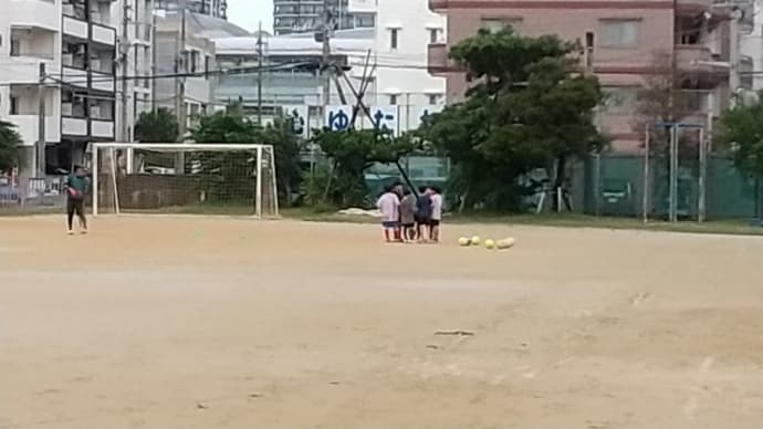 坂下FCとキッズサッカースクールの雨のトレーニング