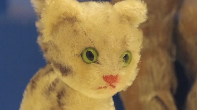 世界の子どもたちが遊んだ人形たち