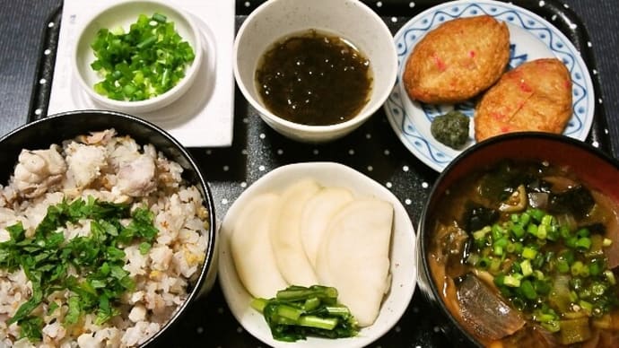 家で朝ご飯(ショウサイフグの炊き込みご飯に赤だしの味噌汁等)(2020年8月12日)