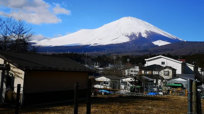 『富士山が裾野まで雪で真っ白に···』