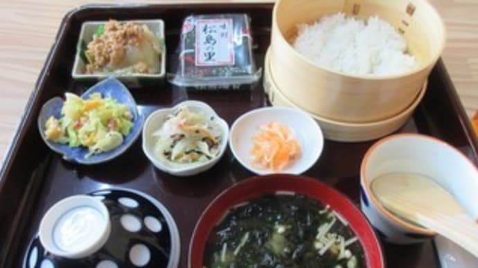 「otomo.（おとも）」、2月22日のご飯セット600円は、ふろふき玉ねぎと、れんこんベーコン炒めなど