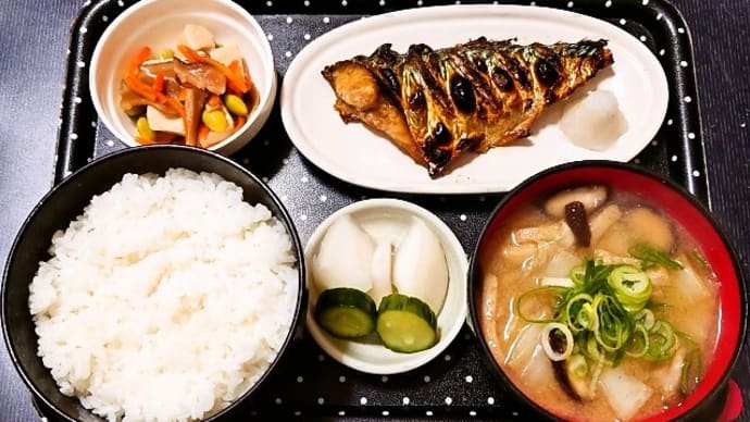 家で朝ご飯(ごはんは北海道産ゆめぴりか、さばの塩焼、高野豆腐、白菜と椎茸のみそ汁、かぶときゅうり漬)(2023年12月13日)