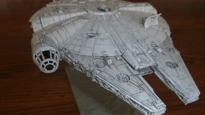素組立2+スミ入れ スター・ウォーズ ミレニアム・ファルコン 1/144