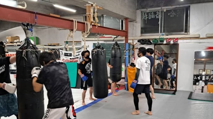 打つ、蹴るで本当にストレス解消するのです!…それでハマるんです!(月)キックボクシング初級クラス
