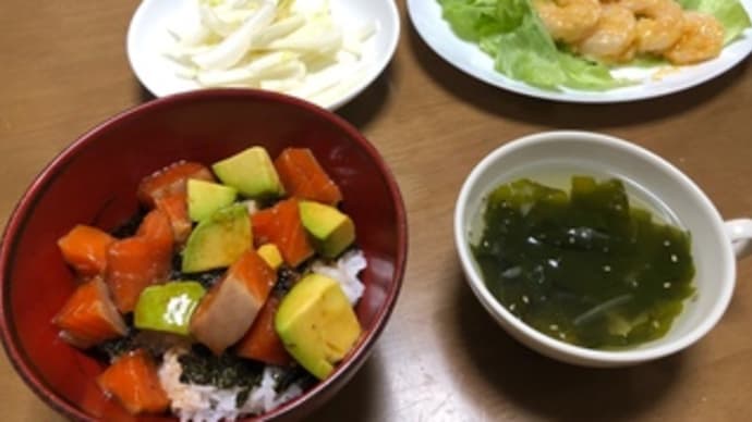 今日のランチ(サーモンユッケ丼&エビマヨ)