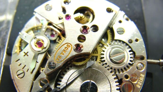 ブルガリクオーツクロノの分解掃除とスイス製の手巻き時計を修理です