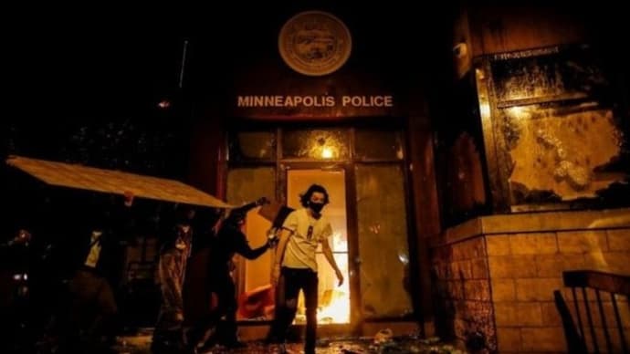 <米国黒人暴行死暴動>黒人男性死亡の抗議デモで破壊や略奪、州兵出動へ。 米ミネアポリス