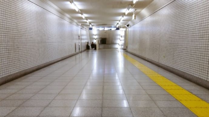 08:57B4a出口 最後尾は階段下