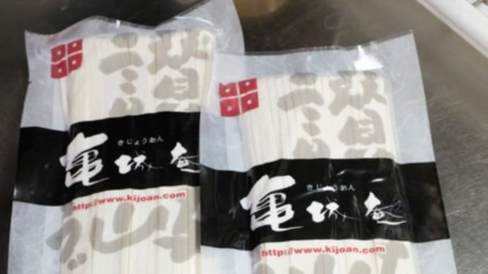 |M2371|ウチ食べしま専科:亀城庵/本膳半生うどん(太切麺)と吉野家牛丼の具(冷凍)を組み合わせて作った青ねぎたぬきの牛肉うどんがうまかった!