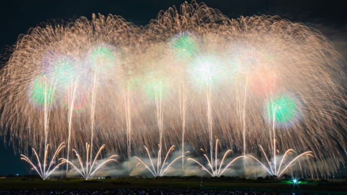 10/1 専用イス席から鑑賞!15000発が打ち上がる「こうのす花火大会」&最明寺花手水観賞バスツアー