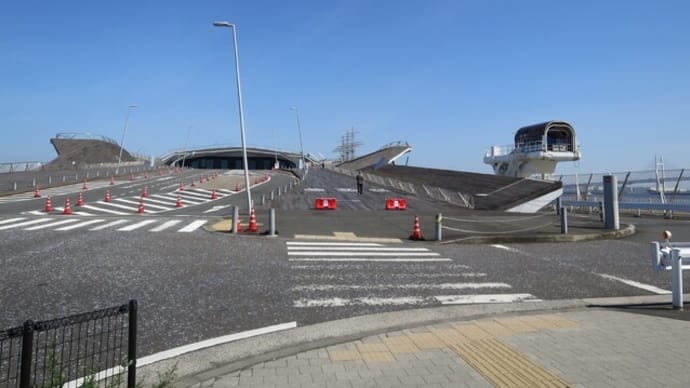 2024年10月2日 横浜・みなとのヒストリーコースを堪能 大桟橋→像の鼻パーク→山下公園→中華街→赤レンガ倉庫 →ハンマーヘッドクレーン→日本丸メモリアルパーク