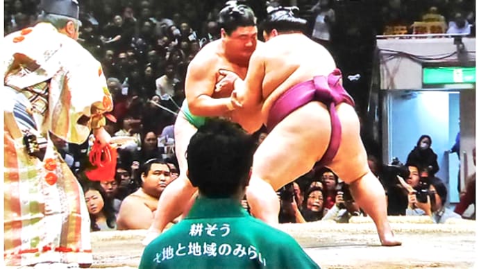 大相撲１月場所７日目＝御嶽海が圧倒的強さで７連勝