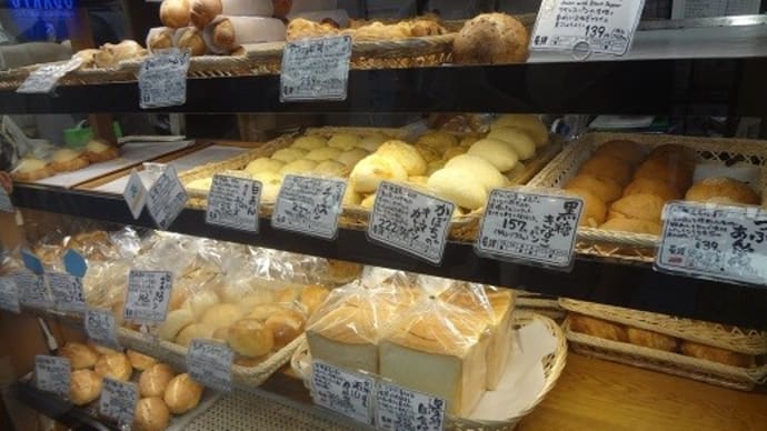 また行ってしまった、メトロ食堂街。墨繪でパン買った。