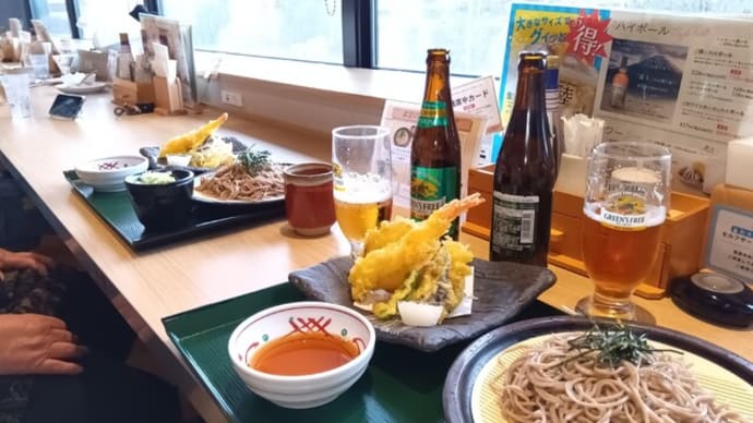 天然温泉に浸かりエビ天蕎麦を