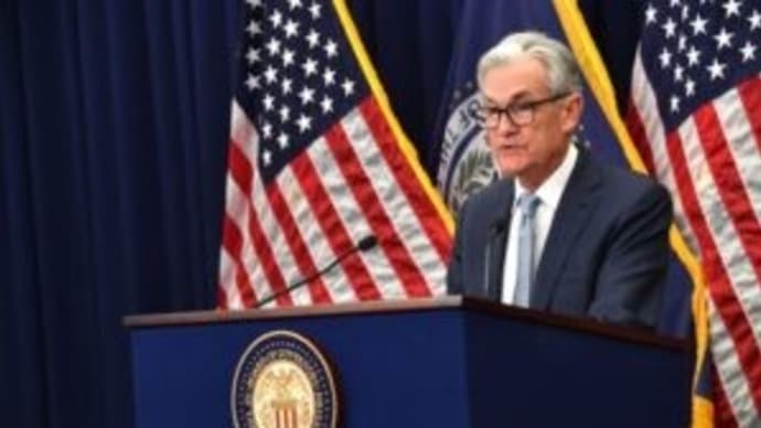 米FRB、上げ幅を0.5%に縮小 金融引き締めは継続へ