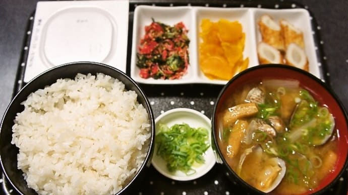 家で朝ご飯（新米ご飯(五百川)にアサリと白菜と油揚げの味噌汁、納豆等）（2020年9月9日）