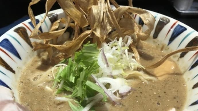 煮干しと鶏ャ^スープの相性はバッチリ、大阪心斎橋「鶏soba座銀にぼし店」