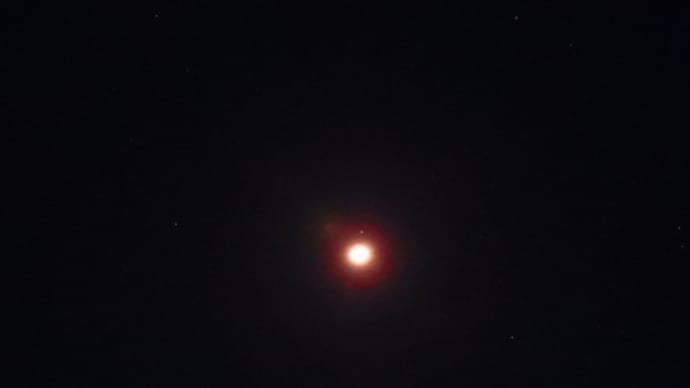 月と木星が並んでいます。