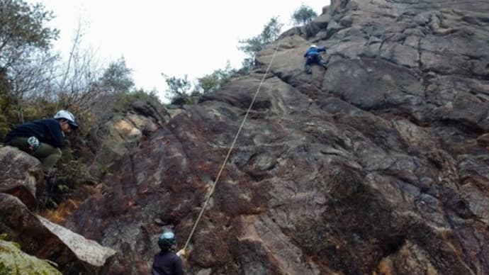 岩登り・ロッククライミングを楽しむ会（六甲山 芦屋の岩場）