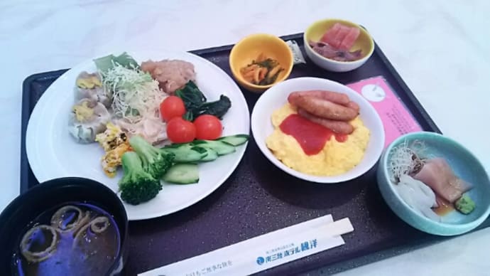 朝ごはんとうみねこ