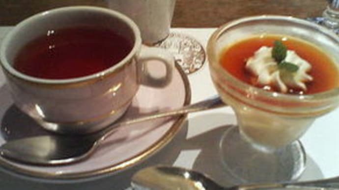 食後の紅茶とカスタードプリン